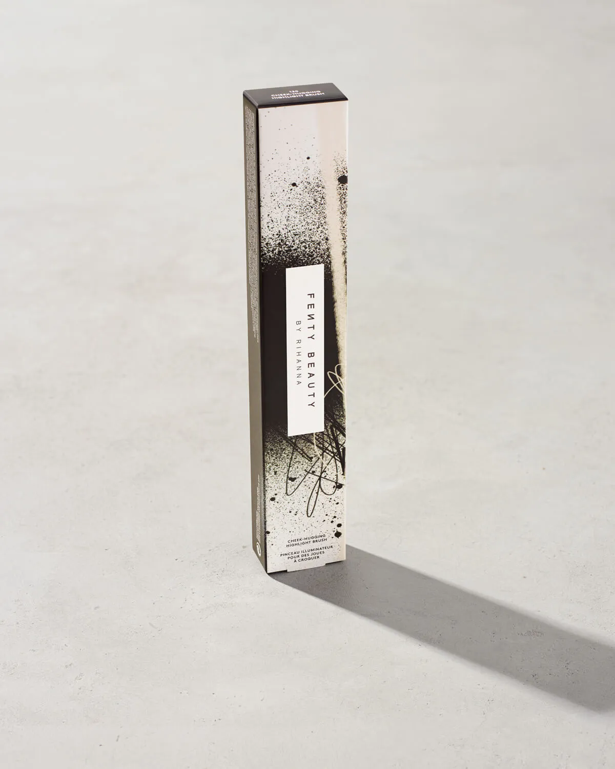 Cheek-Hugging Highlight Brush 120